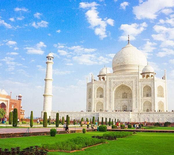 Agra-Taj-Mahal-7_53263-950w